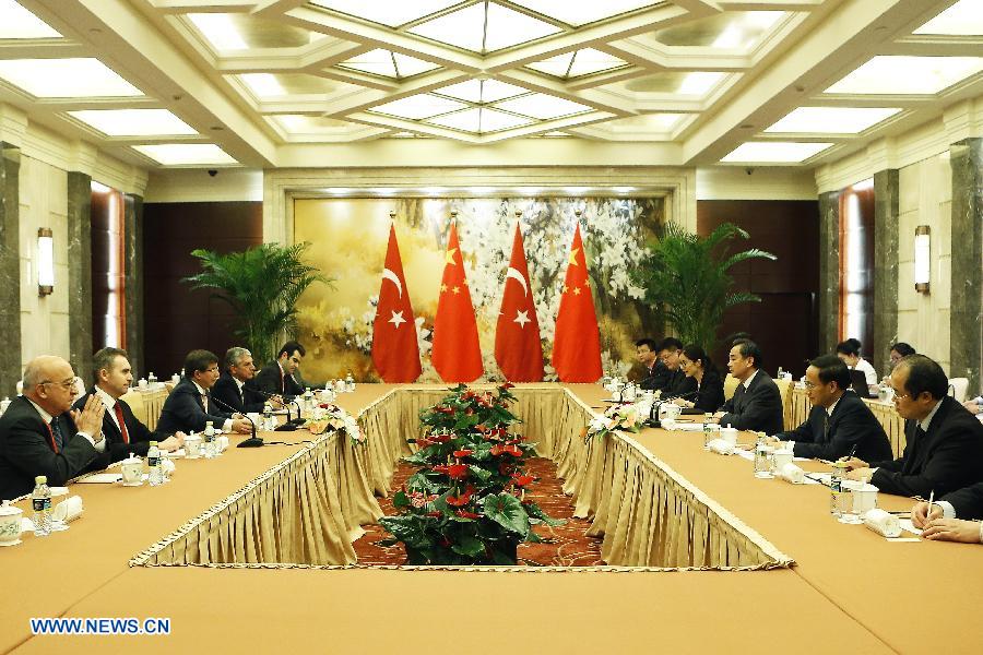 Главы МИД КНР и Турции провели встречу в Шанхае