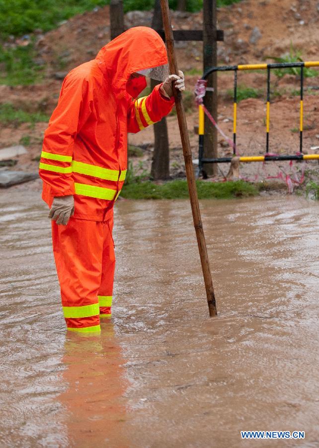 В южном Китае в результате проливных дождей уже погибли 7 человек