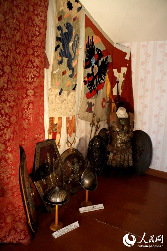 В комнатах третьего этажа расположена экспозиция, рассказывающая о деятельности Станиславского в советское время, а также небольшой зпл посвященный Булгакову.