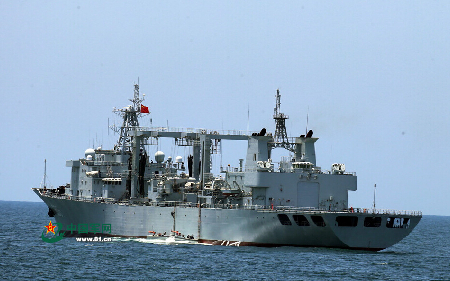 Моряки ВМС Китая и ВМФ России в ходе совместных учений отработали действия по "зачистке" корабля от пиратов