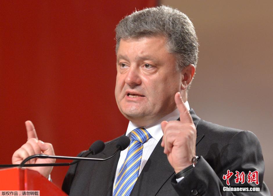 По данным экзит-полла на президентских выборах в Украине победил Петр Порошенко