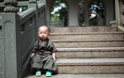 Забавный маленький «буддийский монах» в Храме Сицань