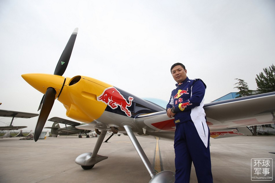 Первое шоу единственной в Китае пилотажной группы неограниченного класса