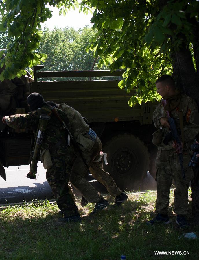 Обзор: В Донецке произошла перестрелка, мэр города призвал жителей не покидать свои дома