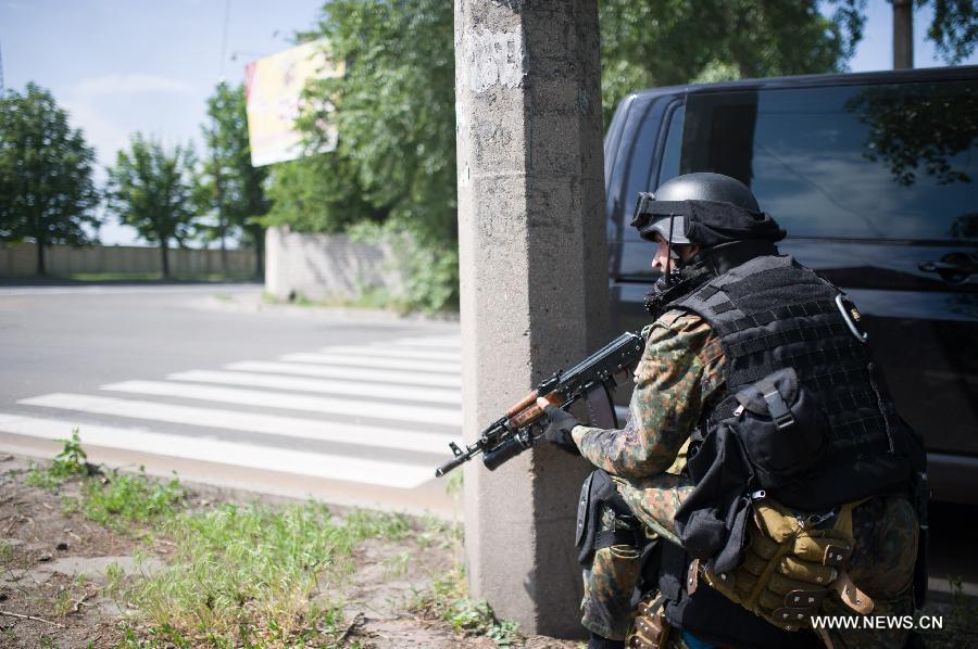 Обзор: В Донецке произошла перестрелка, мэр города призвал жителей не покидать свои дома