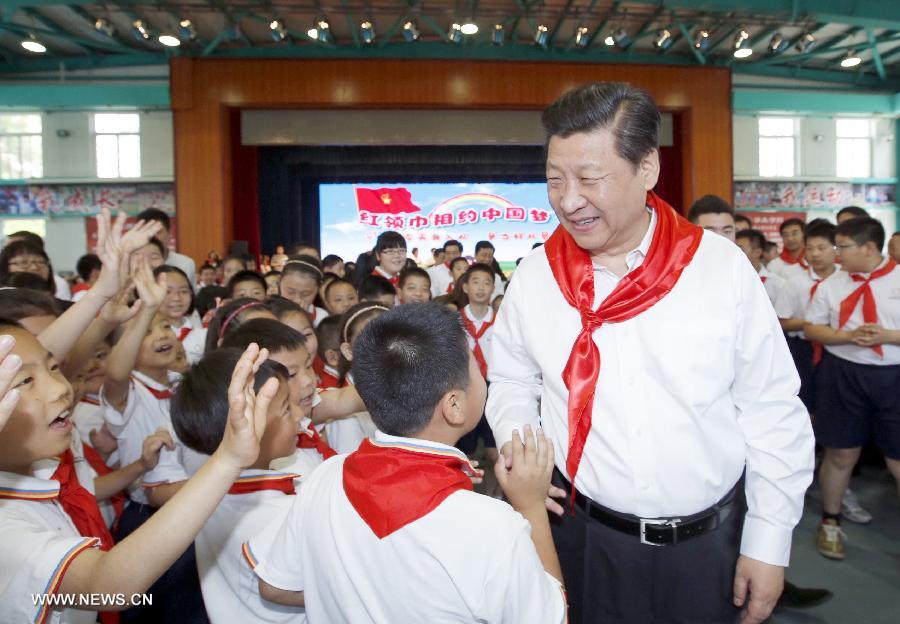 Си Цзиньпин призывает воспитывать юное поколение в духе социалистических ценностей