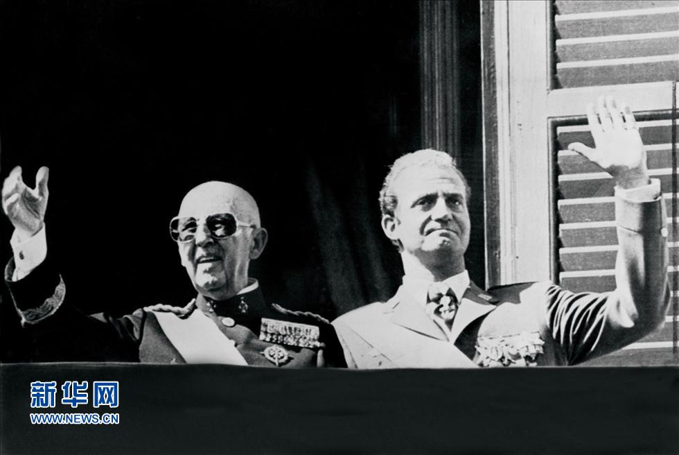 Король Испании Хуан Карлос 1 объявил о передаче власти наследному принцу Фелипе Астурийскому