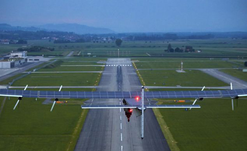 Первый полет нового самолета на солнечных батареях