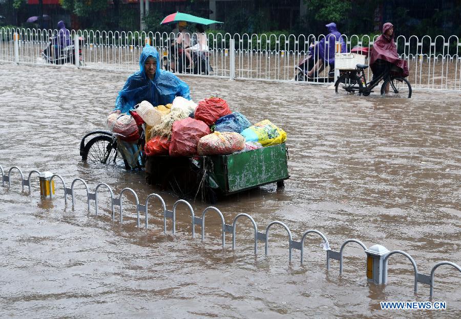 Провинции Хунань, Гуйчжоу, Сычуань подверглись атаке стихий