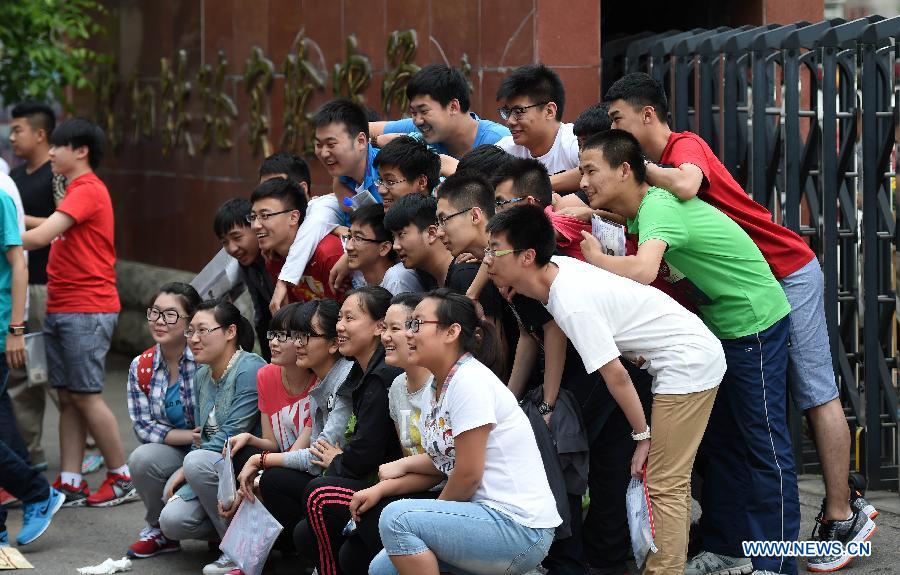 В большинстве регионов Китая завершились вступительные экзамены в вузы