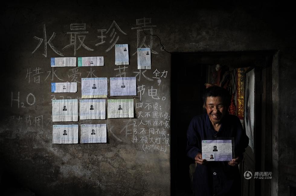 В 2014 году 67-летний Кан Ляньси из города Фусинь провинции Ляонин в 14-й раз принимает участие в единых вступительных экзаменах в вузы. 
