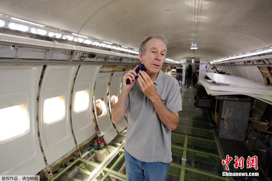 Американский инженер на пенсии превратил старый пассажирский самолет в уютную квартиру