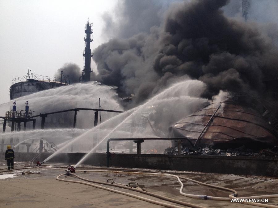 Потушен пожар в нефтехимической компании "Янцзы" в Нанкине