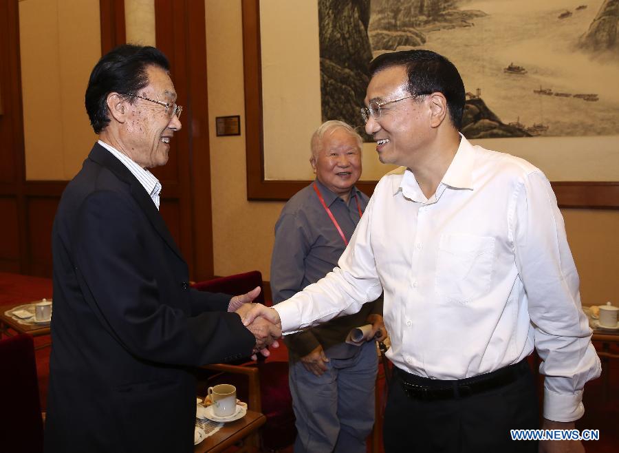 Ли Кэцян подчеркнул важность обеспечения среднего и высокого экономического роста за счет инноваций