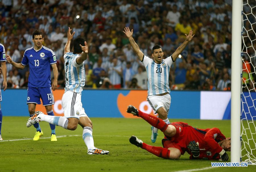 На групповом этапе ЧМ по футболу сборная Аргентины обыграла сборную Боснии и Герцеговины со счетом 2:1