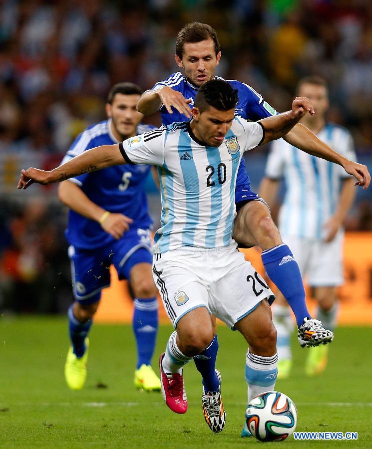 На групповом этапе ЧМ по футболу сборная Аргентины обыграла сборную Боснии и Герцеговины со счетом 2:1