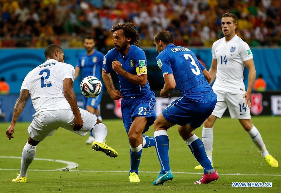 Сборная Италии победила команду Англии в матче Чемпионата мира по футболу