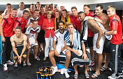 Анджела Меркель посетила раздевалку сборной Германии
