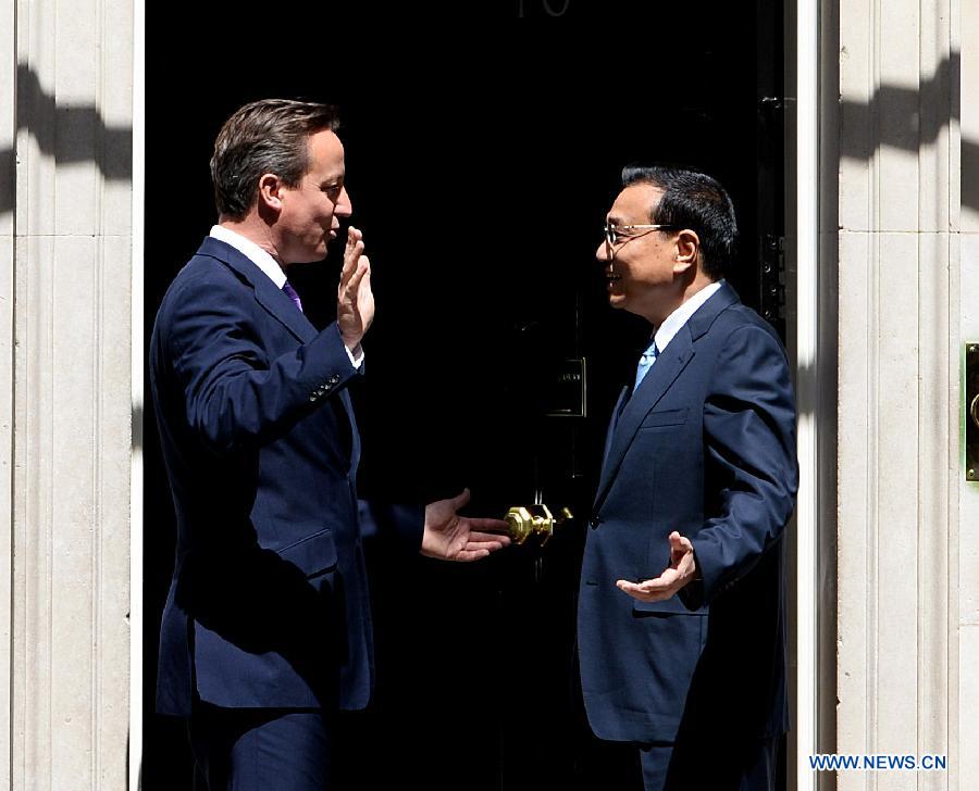 Ли Кэцян провел ежегодную встречу с премьер-министром Великобритании