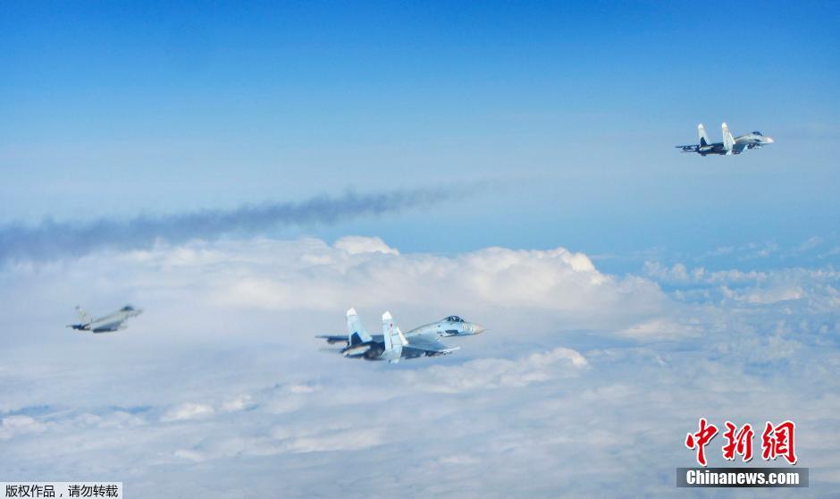 Британские истребители поднялись по тревоге из-за самолетов РФ