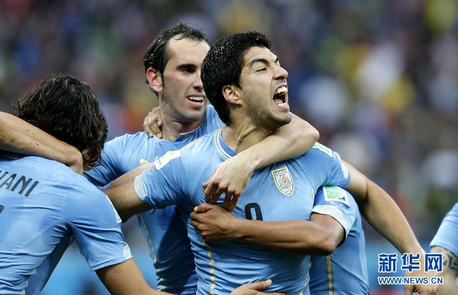 Сборная Уругвая на чемпионате мира по футболу в Бразилии со счетом 2:1 обыграла сборную Англии