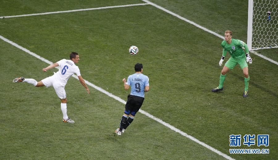  Сборная Уругвая на чемпионате мира по футболу в Бразилии со счетом 2:1 обыграла сборную Англии