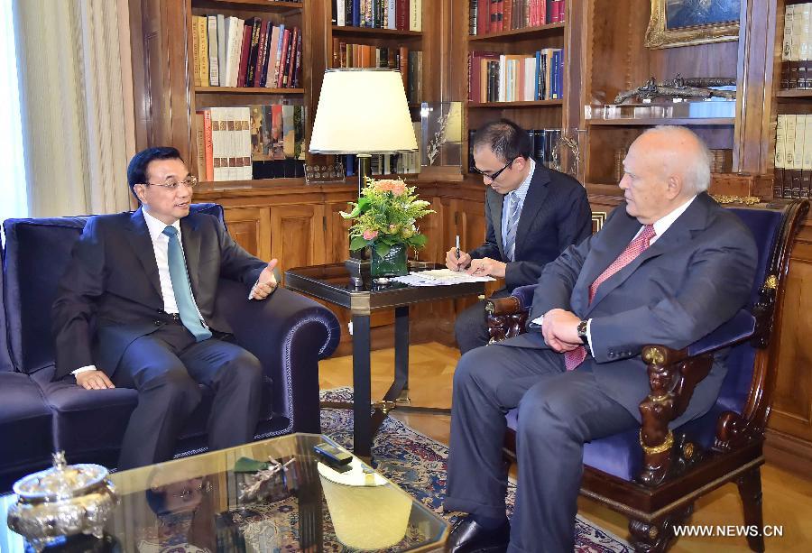 Ли Кэцян встретился с президентом Греции Каролосом Папульясом