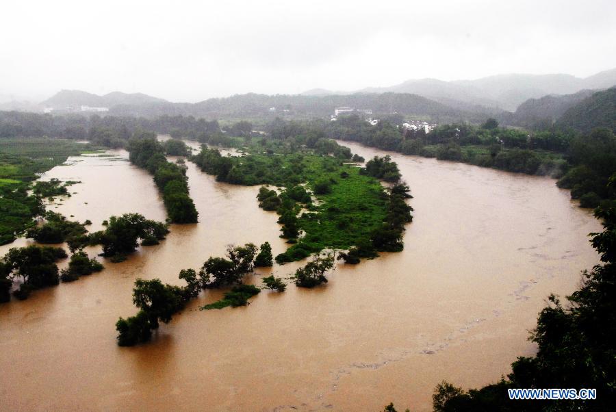 В результате ливневых дождей в провинции Цзянси пострадало более 530 тыс людей