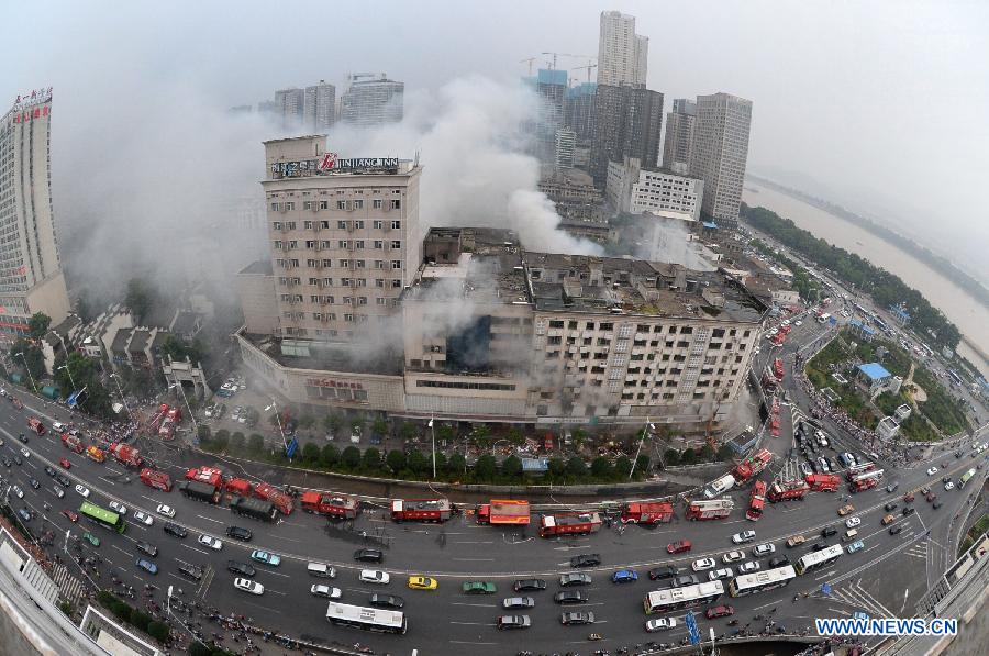 Пожар вспыхнул на рынке в Центральном Китае