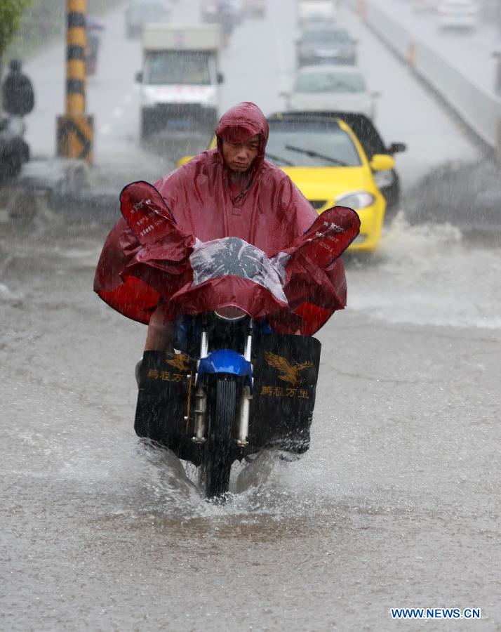 Из-за ливневых дождей пострадали провинции Цзянси, Хунань, Гуанси- Чжуанский автономный район и другие районы Китая