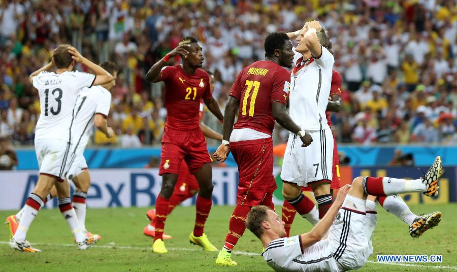 Футболисты сборной Германии сыграли вничью с командой Ганы в матче второго тура в группе "G" чемпионата мира по футболу