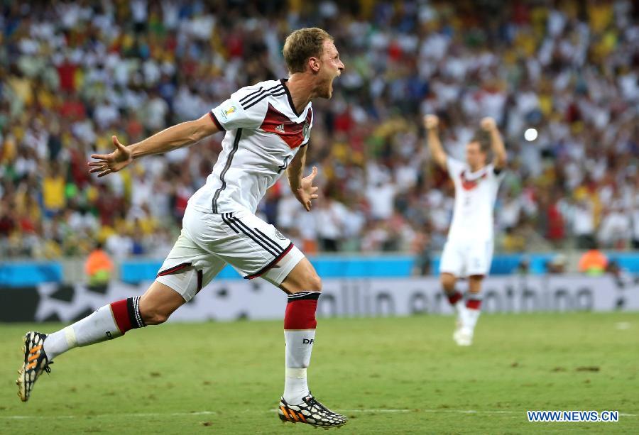 Футболисты сборной Германии сыграли вничью с командой Ганы в матче второго тура в группе "G" чемпионата мира по футболу