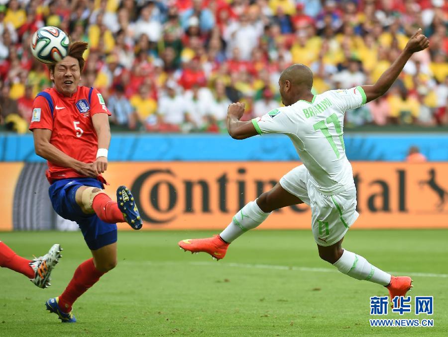 Сборная Алжира обыграла команду Республики Корея в матче чемпионата мира по футболу в Бразилии