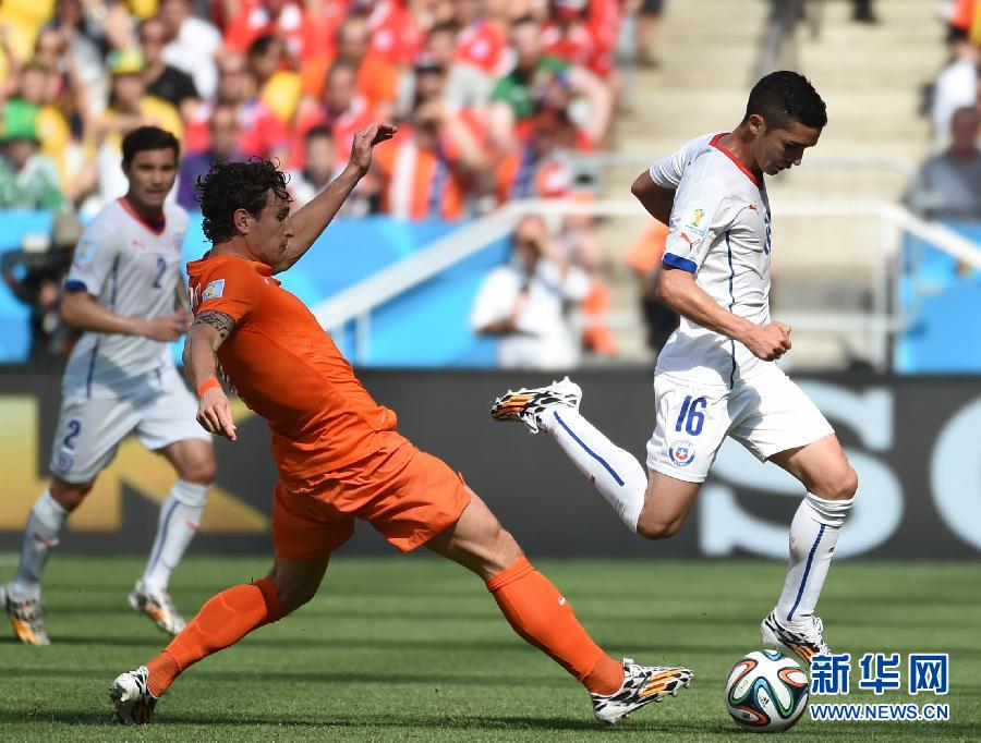 Сборная Нидерландов обыграла сборную Чили со счетом 2:0