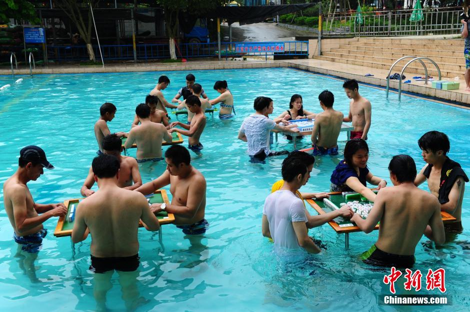 Конкурс по мацзяну на воде прошел в Гуандуне
