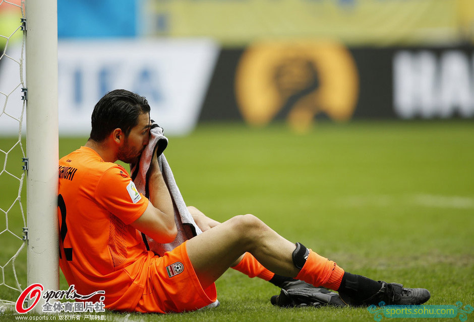 Фото: Слезы после матчей группового этпа на чемпионате мира по футболу в Бразилии