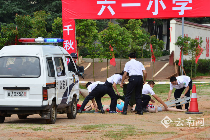 В провинции Юньнань прошли антитеррористические учения под кодовым названием «Железный кулак»