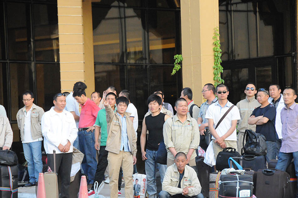 Китайские рабочие из Ирака возвращаются на Родину
