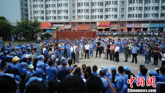 Более тысячи китайских рабочих выразили протест из-за речи японского директора о вторжении в Китай