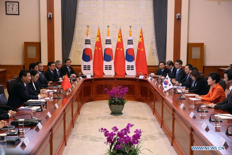 Председатель КНР Си Цзиньпин провел переговоры с президентом РК Пак Кын Хе