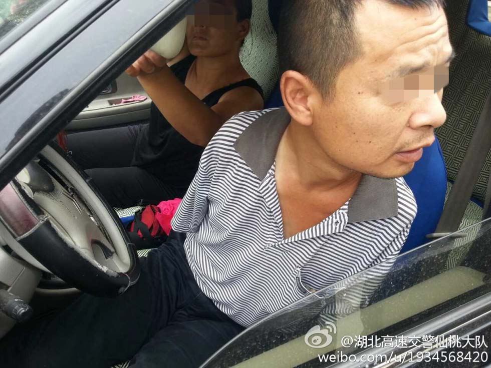 Безрукий водитель задержан полицией за отсутствие прав