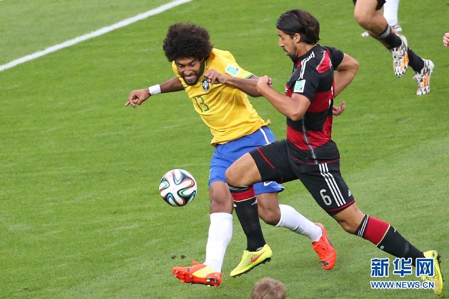 Сборная Германии разгромила со счетом 7:1 команду Бразилии и вышла в финал ЧМ по футболу-2014