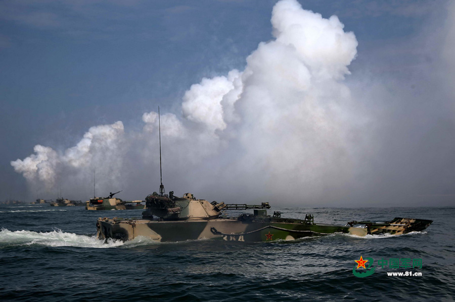 ВМС Китая провели учения по десантным операциям