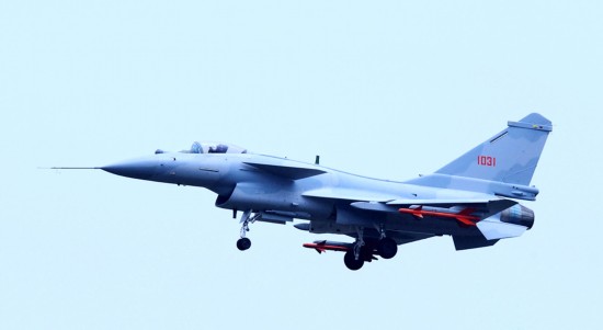 В Китае представлена новейшая модель истребителя J-10
