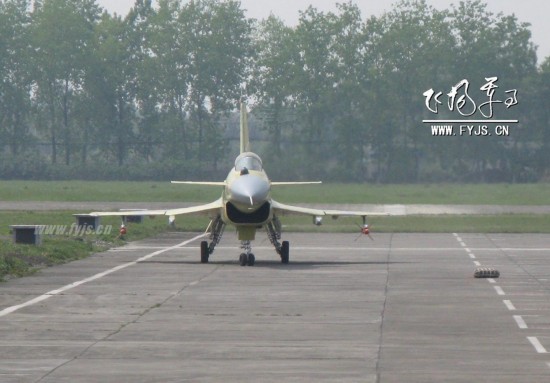 В Китае представлена новейшая модель истребителя J-10