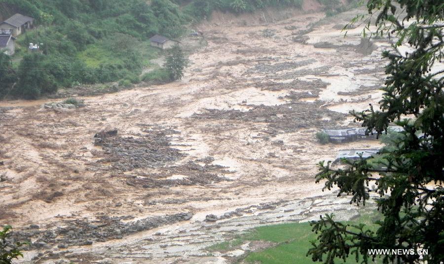 До 10 человек возросло число погибших в результате схода селевого потока в Юго-Западном Китая