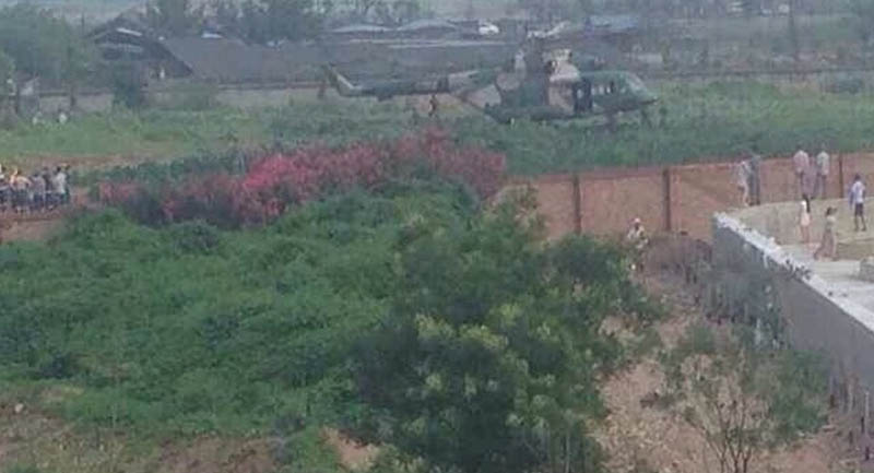 Военный вертолет упал на поле, 5 человек получили ранения