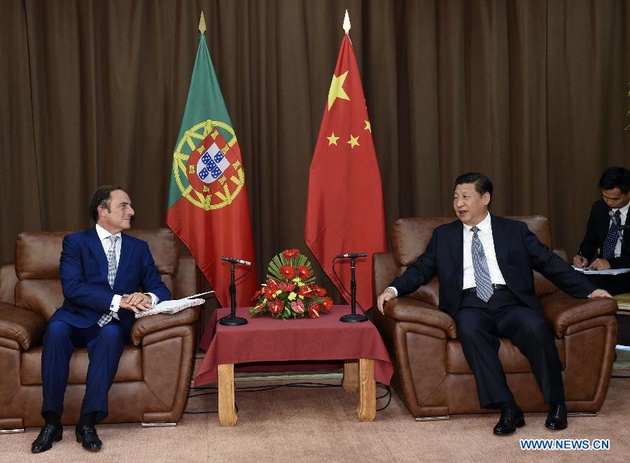 Си Цзиньпин встретился с представителем президента, вице-премьером Португалии П.Порташем