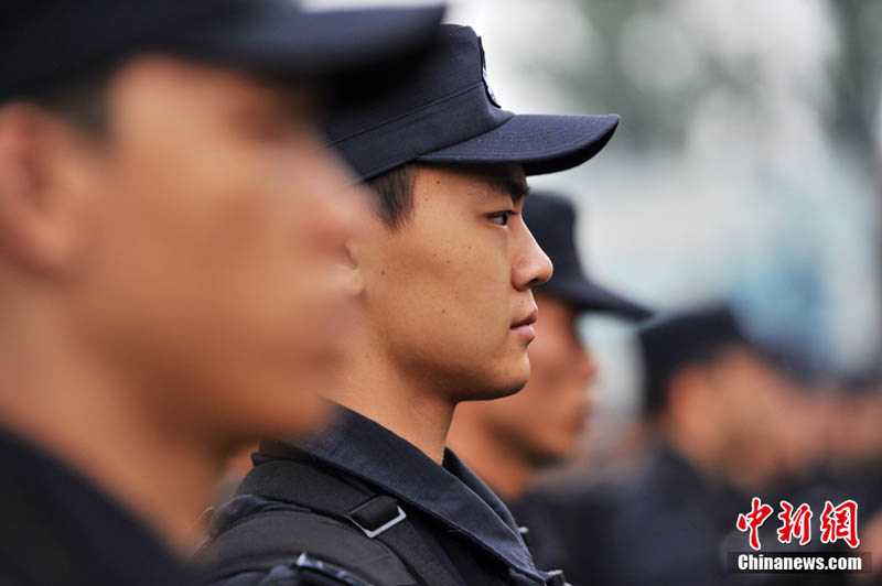 В Пекине прошли пешеходные антитеррористические учения