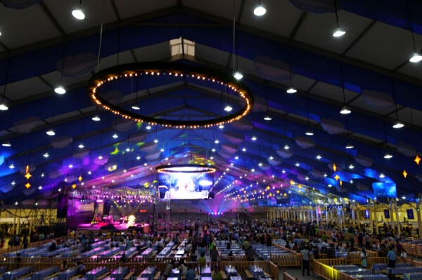 На фото: Палатка мюнхенского «Октоберфеста» в Олимпийском парке Пекина в прошлом году (Источник – газета China Daily).